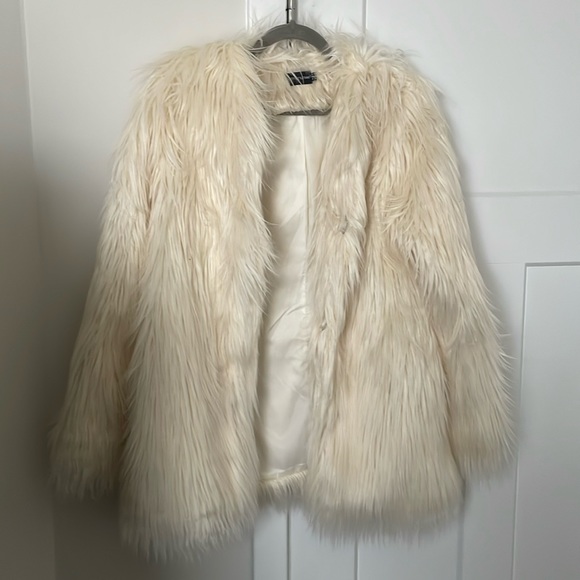 Prettylittlething Shaggy Faux Fur Jacket - Picture 6 of 11